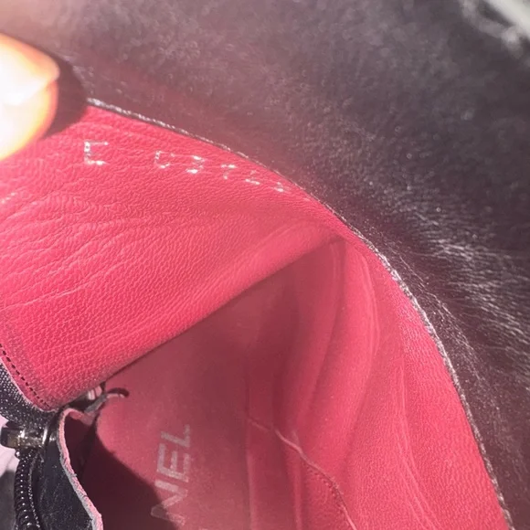 CHANEL Black Leather Heeled Boots with Iconic Chanel Logo. Great condition!! - Picture 4 of 4